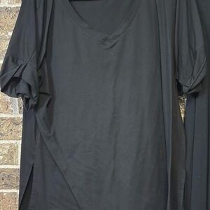 Zenana Outfitters Black Short Sleeve V-Neck Tee